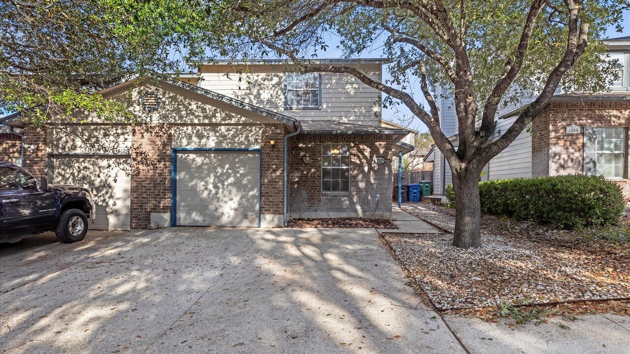 6059 Bantry Bay in San Antonio, TX - Foto de edificio