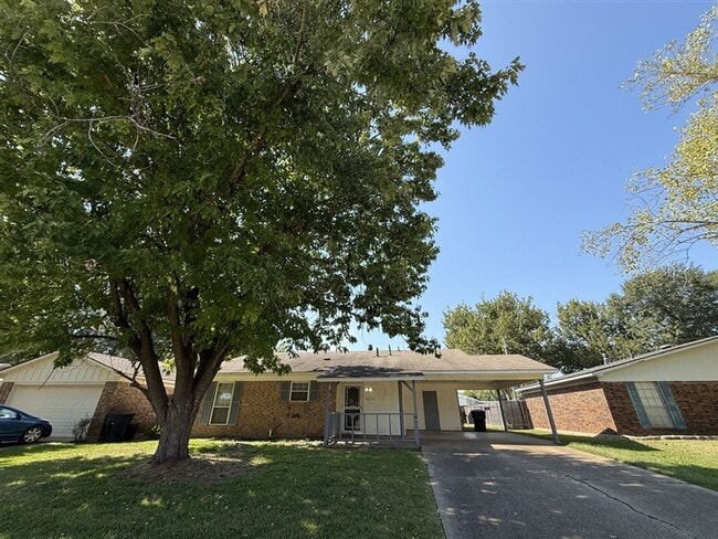 property at 4824 Longstreet Pl