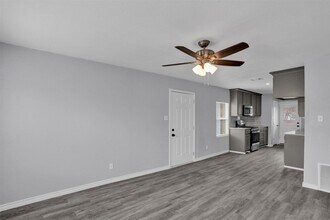 219 Loma Dr in Garland, TX - Building Photo - Building Photo