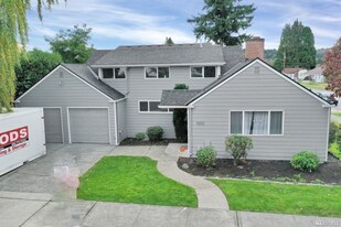 1502 5th Ave SE in Puyallup, WA - Building Photo