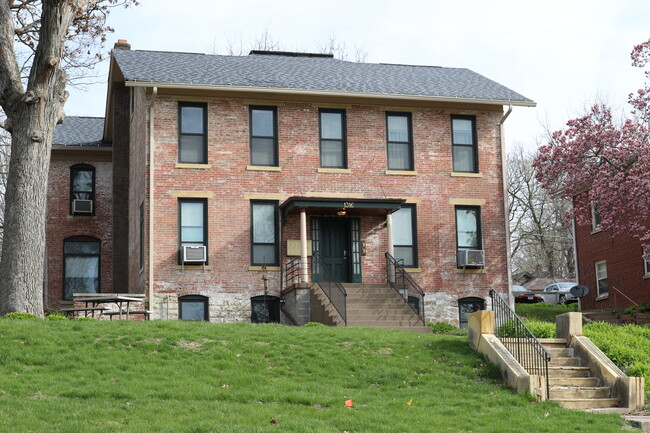 1316 E 10th St, Unit 2 in Davenport, IA - Foto de edificio - Building Photo