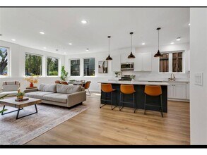 3310 Lyndale Ave S in Minneapolis, MN - Building Photo - Building Photo