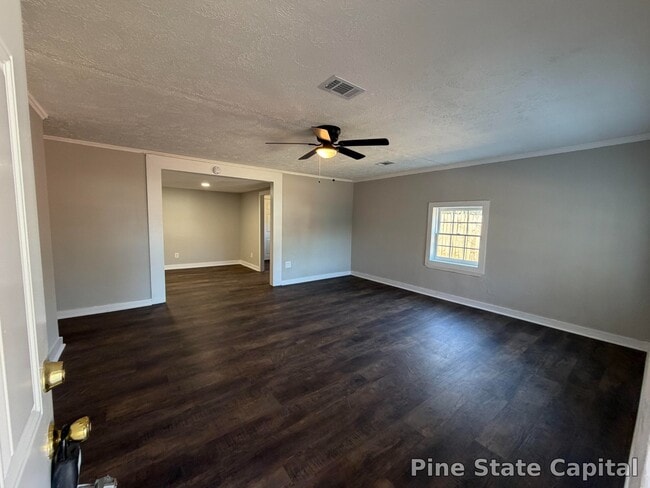 142 E Forest Dr in Woodstock, GA - Building Photo - Building Photo