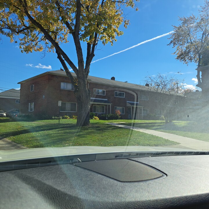 23756 Banbury Cir, Unit 12 in Warrensville Heights, OH - Foto de edificio