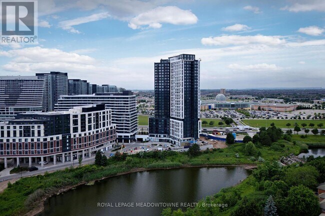 2495 Eglinton Ave W in Mississauga, ON - Building Photo - Building Photo