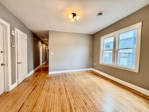 831 N Ashland Ave, Unit 2 in Chicago, IL - Building Photo - Building Photo