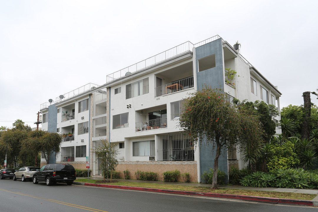 Park Plaza Apartments in Beverly Hills, CA - Building Photo