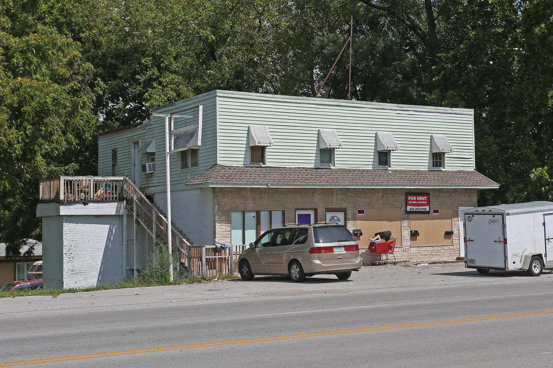 10906-10910 E Truman Rd in Independence, MO - Building Photo