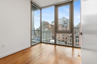 430 Albee Square W in Brooklyn, NY - Building Photo - Building Photo