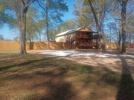 738 Old Pin Oak Rd, Unit 738 old pin oak road Paige TX in Paige, TX - Building Photo