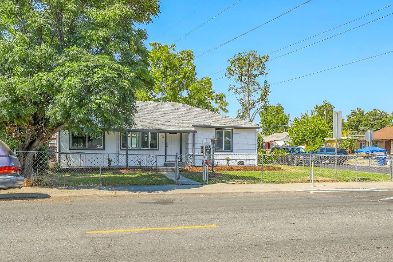 1913 South Ave in Sacramento, CA - Building Photo