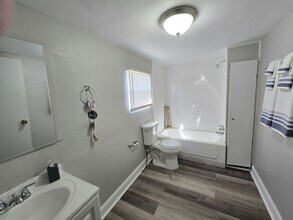 4943 E Hillsborough Ave in Tampa, FL - Building Photo - Building Photo