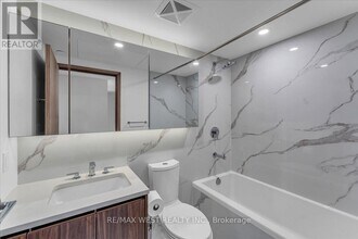 1 Concord Cityplace Wy in Toronto, ON - Building Photo - Building Photo