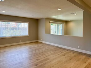2071 Seacliff Dr in Milpitas, CA - Building Photo - Building Photo