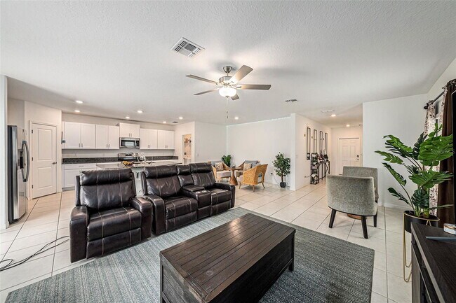 6300 Beverly Hls Dr in Zephyrhills, FL - Building Photo - Building Photo