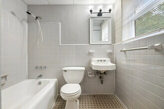 2211 Morehead Ave in Durham, NC - Building Photo - Building Photo