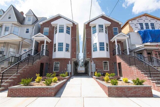 131 Arlington Ave, Unit ground level