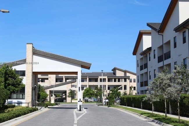 8015 NW 104th Ave in Doral, FL - Building Photo - Building Photo