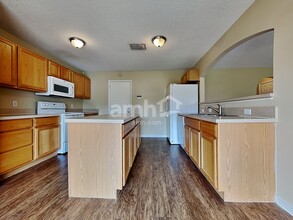 30306 Rattana Ct in Wesley Chapel, FL - Foto de edificio - Building Photo