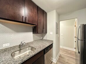 535 W Surf St in Chicago, IL - Building Photo - Building Photo
