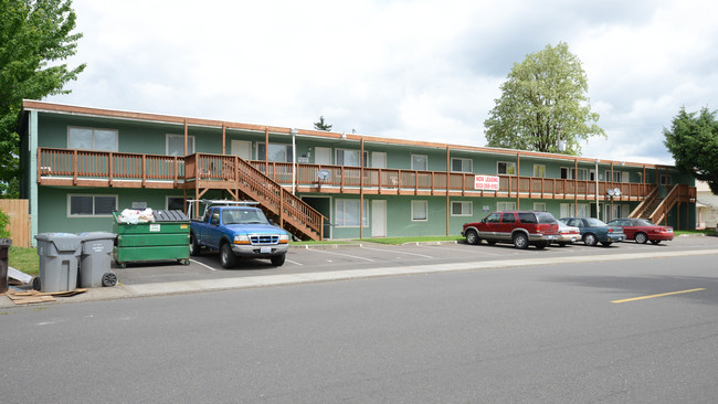 209 S Knott in Canby, OR - Building Photo - Building Photo