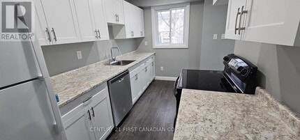 1005 Lanark Pl in Sarnia, ON - Building Photo - Building Photo