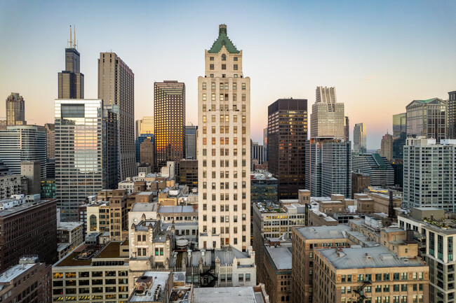 Pittsfield Apartments in Chicago, IL - Foto de edificio - Building Photo