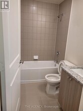 38-4138 Annie Craig Dr in Toronto, ON - Building Photo - Building Photo