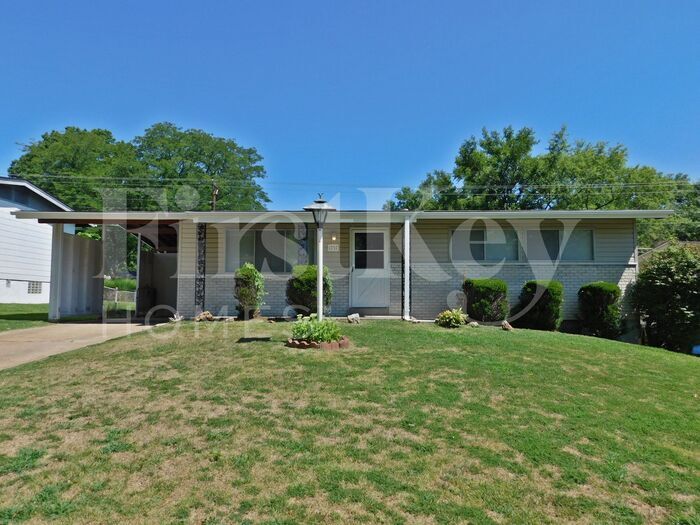 1757 Keelen Dr in St. Louis, MO - Foto de edificio