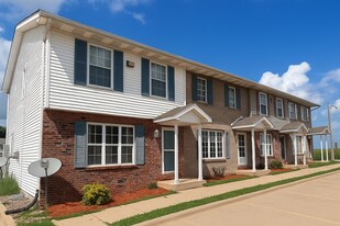 28 Fetzer Ct in Bloomington, IL - Building Photo