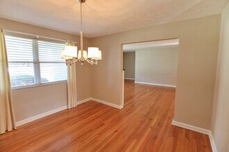 2240 Jose Cir W in Jacksonville, FL - Building Photo - Building Photo