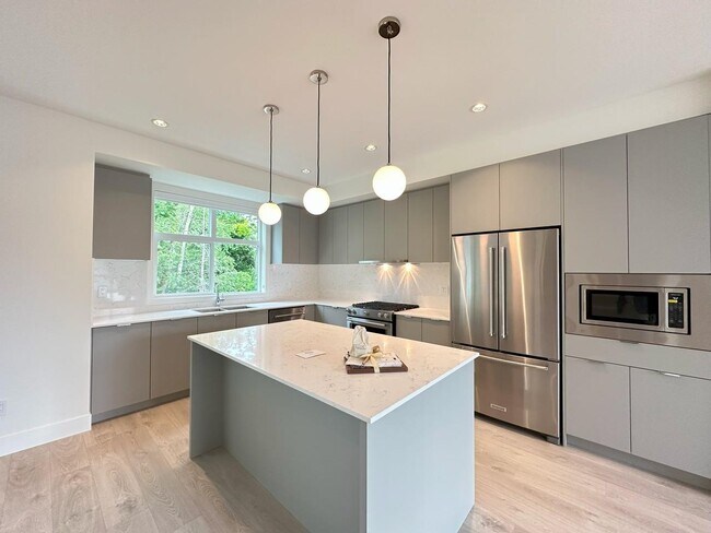 16560 17a Ave in Surrey, BC - Building Photo - Building Photo