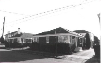 Vintage Courtyard Apartments Portland Or For Rent Building Photo Vintage Courtyard Apartments In Portland