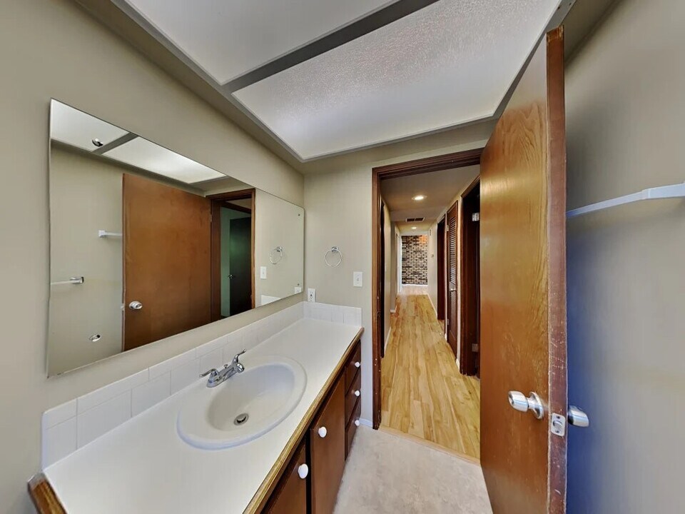 1307 SW 355th Pl in Federal Way, WA - Building Photo