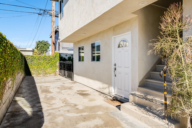 property at 2439 S Burnside Ave