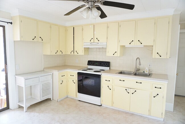 76 4th Ave in Lowell, MA - Building Photo - Building Photo