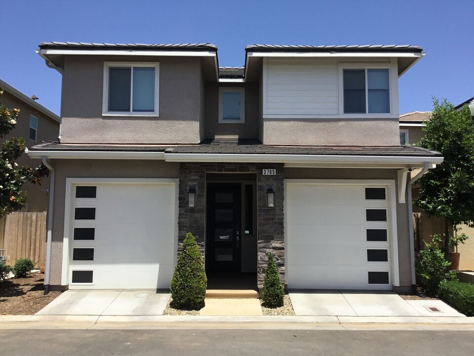 3765 Parkstone Wy in Clovis, CA - Building Photo