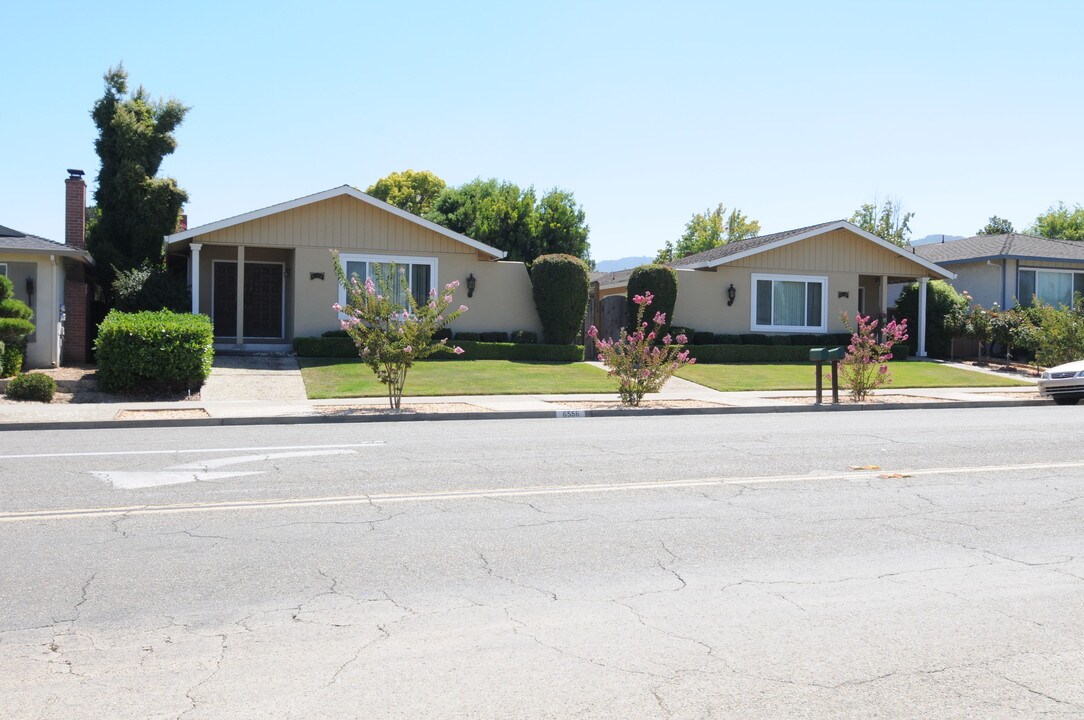 6556-6558 Crown Blvd in San Jose, CA - Foto de edificio