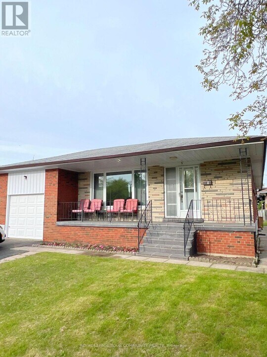 9 Mulham Pl in Toronto, ON - Building Photo