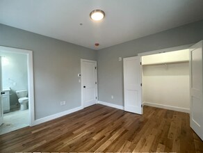 199 Boylston St, Unit T in Brookline, MA - Building Photo - Building Photo
