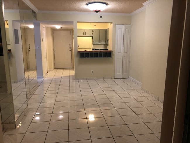 546 SW 1st St, Unit 501 in Miami, FL - Building Photo - Building Photo