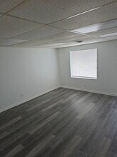 7292 Manslick Rd in Louisville, KY - Building Photo - Building Photo