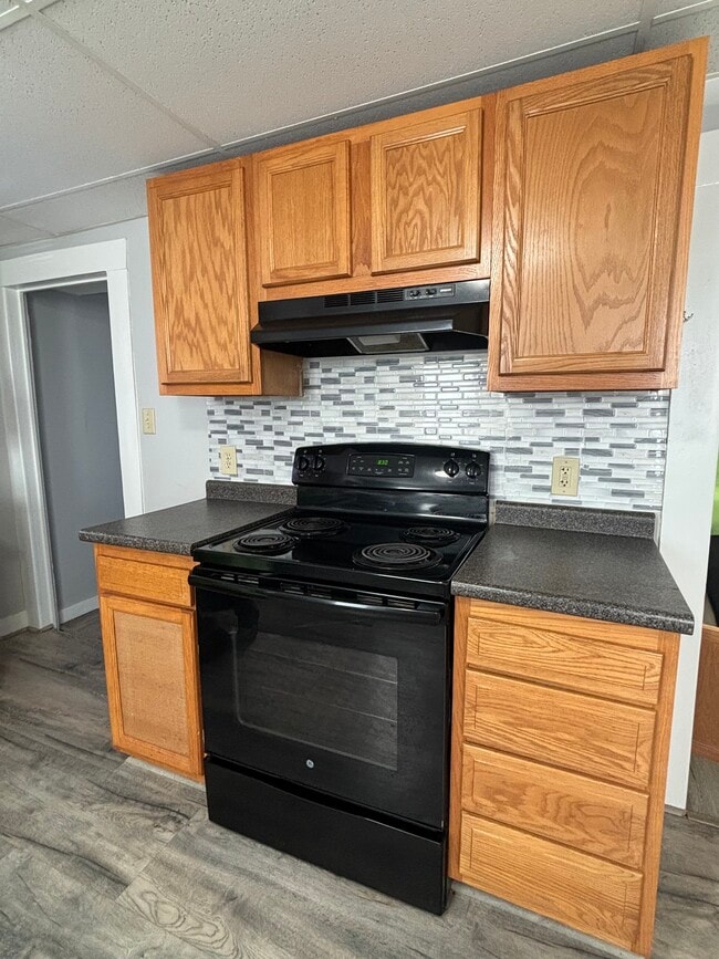 236 Main St, Unit 1 in Farmington, NH - Building Photo - Building Photo