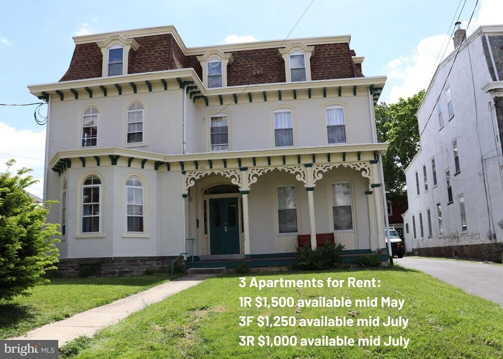 421 Lyceum Ave in Philadelphia, PA - Building Photo