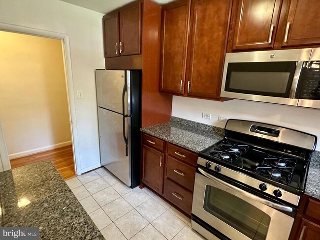 10505 Montrose Ave in Bethesda, MD - Building Photo - Building Photo