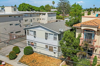 14825 Magnolia Blvd in Sherman Oaks, CA - Building Photo - Building Photo