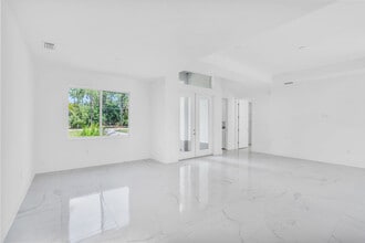 3262 10th Ave SE in Naples, FL - Building Photo - Building Photo
