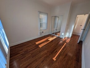 1205 S Muirfield Rd, Unit 1203 in Los Angeles, CA - Foto de edificio - Building Photo