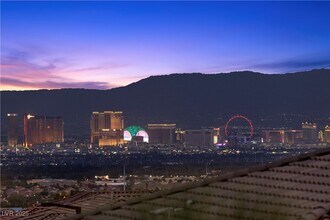 466 Port Reggio St in Las Vegas, NV - Building Photo - Building Photo