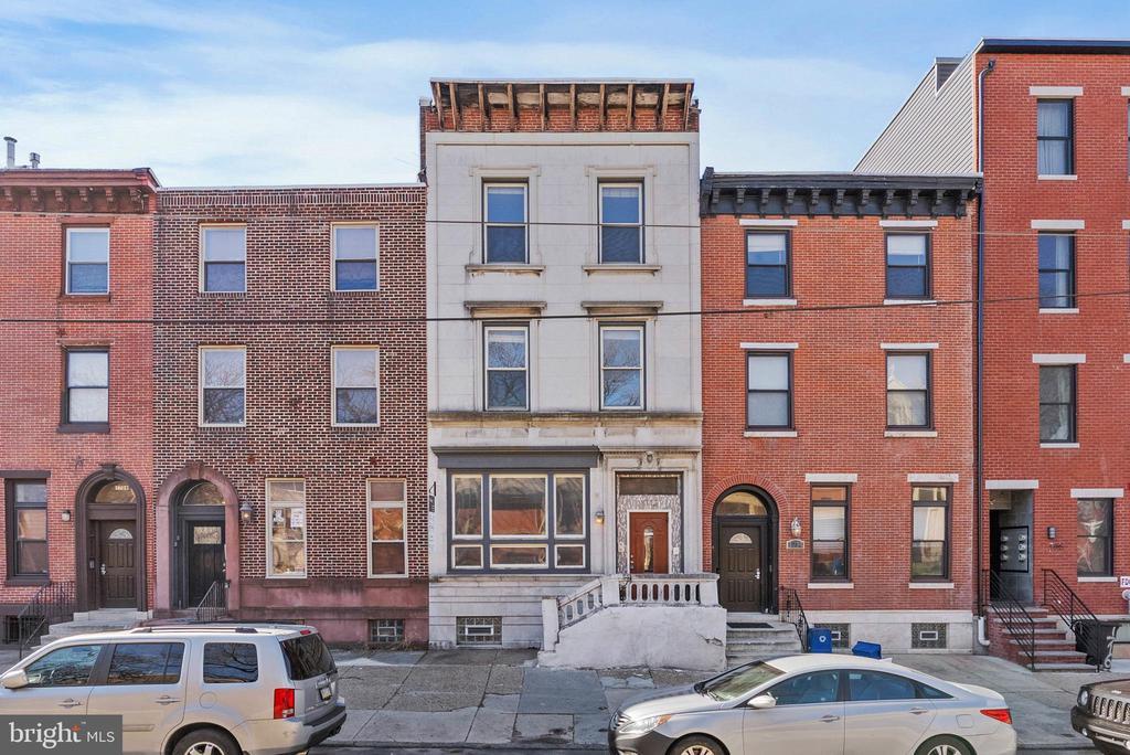 1712 W Girard Ave in Philadelphia, PA - Building Photo